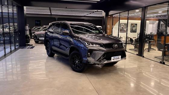 TOYOTA HILUX SW4 2.8 D-4D TURBO DIESEL DIAMOND 7L 4X4 AUTOMÁTICO
